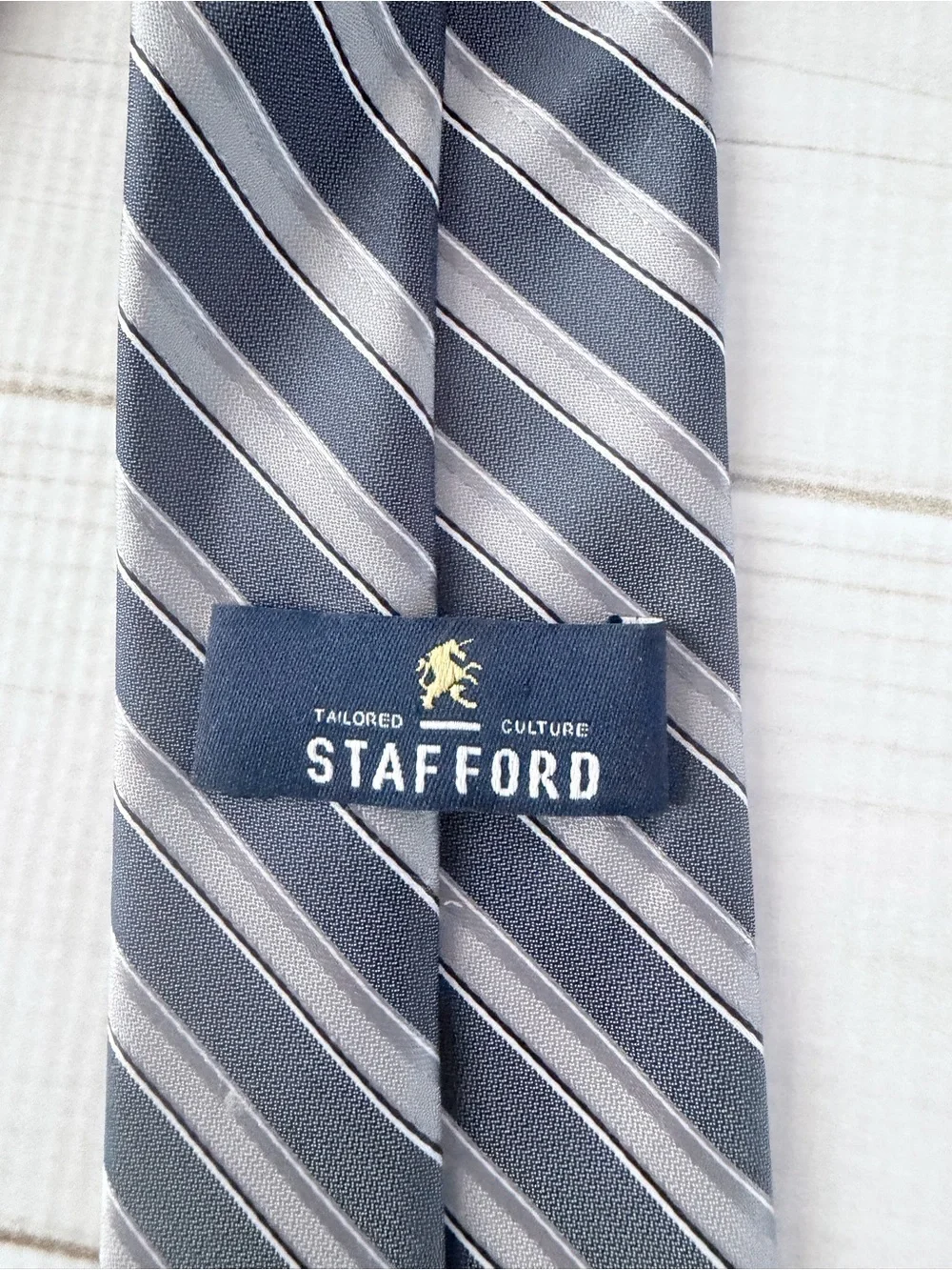 Stafford Gray and White Diagonal Stripe Men's Tie